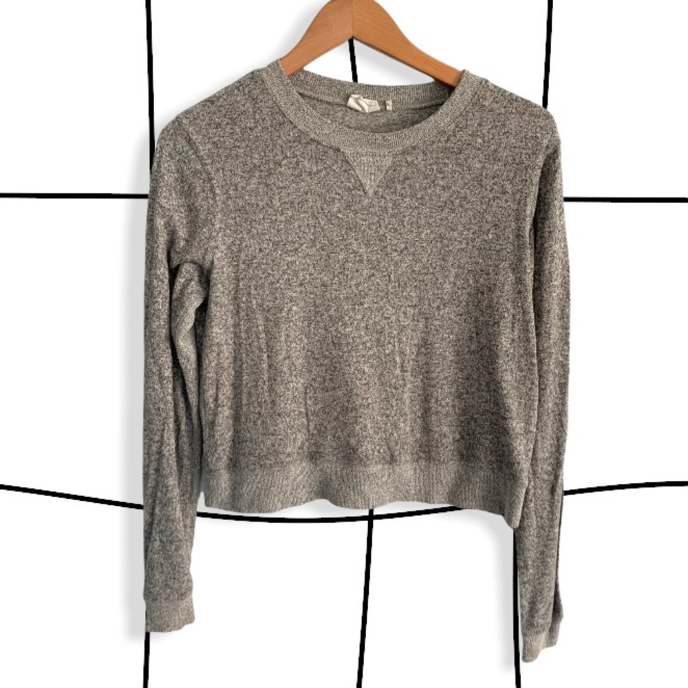 UO basic grey sweater